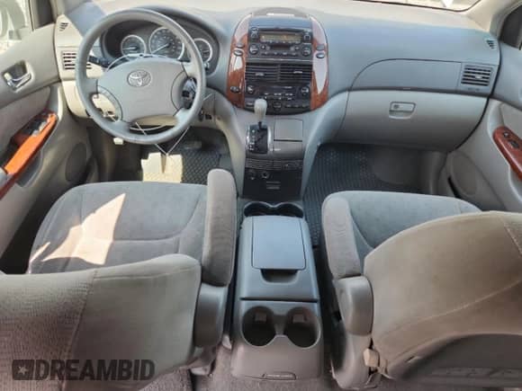 2004 Toyota Sienna XLE z VIN 5TDZA22C54S116773, wystawiony jako Copart lot #81171155 z przebiegiem 232 127 mil mil oraz Szkoda całkowita • Salvage title. Historia ofert i sprzedaży dostępna na DreamBid. Obrazek 8.