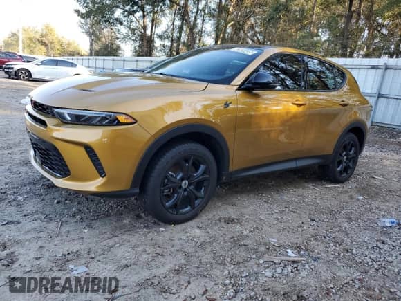 2024 Dodge Hornet GT z VIN ZACNDFAN1R3A39671, wystawiony jako Copart lot #42924435 z przebiegiem 18 123 mil mil oraz Czysty tytuł • Clean title. Historia ofert i sprzedaży dostępna na DreamBid. Obrazek 1.