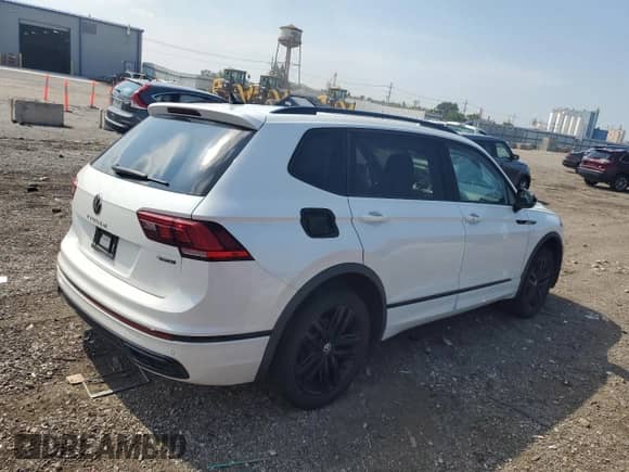 2022 Volkswagen Tiguan SE R-Line Black z VIN 3VV8B7AX7NM135547, wystawiony jako Copart lot #65703795 z przebiegiem 38 130 mil mil oraz Szkoda całkowita • Salvage title. Historia ofert i sprzedaży dostępna na DreamBid. Obrazek 3.