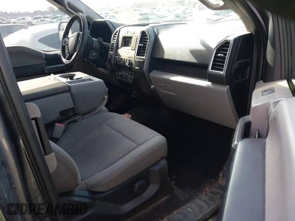 2017 Ford F-150 XL z VIN 1FTEX1E85HFA14667, wystawiony jako IAAI lot #41786053 z przebiegiem 145 788 mil mil oraz . Historia ofert i sprzedaży dostępna na DreamBid. Obrazek 5.