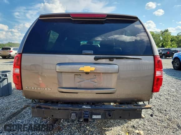 2014 Chevrolet Suburban LT с VIN 1GNSCJE03ER197724, выставлен на аукционе Copart как лот 62272145 с пробегом 136 667 миль миль и Списание • Salvage title. История ставок и продаж доступна на DreamBid. Изображение 6.