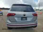 2022 Volkswagen Tiguan SE R-Line Black z VIN 3VV8B7AX8NM059661, wystawiony jako Copart lot #62700925 z przebiegiem 57 134 mil mil oraz Szkoda całkowita • Salvage title. Historia ofert i sprzedaży dostępna na DreamBid. Obrazek 6.
