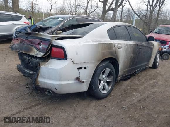 2014 Dodge Charger SXT z VIN 2C3CDXHG0EH332071, wystawiony jako IAAI lot #41909261 z przebiegiem Nie podano mil oraz . Historia ofert i sprzedaży dostępna na DreamBid. Obrazek 4.