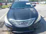 2013 Hyundai Sonata Limited z VIN 5NPEC4AC5DH675946, wystawiony jako IAAI lot #43042846 z przebiegiem 166 357 mil mil oraz . Historia ofert i sprzedaży dostępna na DreamBid. Obrazek 12.