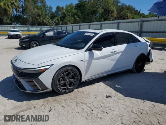 2024 Hyundai Elantra N Line z VIN KMHLR4DF9RU732699, wystawiony jako Copart lot #69432885 z przebiegiem 11 422 mil mil oraz Szkoda całkowita • Salvage title. Historia ofert i sprzedaży dostępna na DreamBid. Obrazek 1.