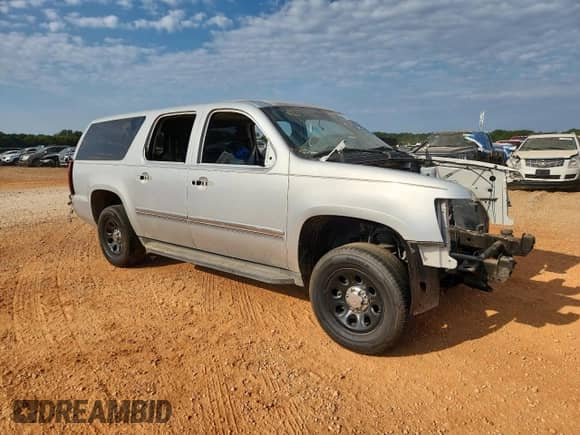 2010 Chevrolet Suburban LT z VIN 1GNUCJE00AR135278, wystawiony jako Copart lot #80798605 z przebiegiem Nie podano mil oraz Szkoda całkowita • Salvage title. Historia ofert i sprzedaży dostępna na DreamBid. Obrazek 4.