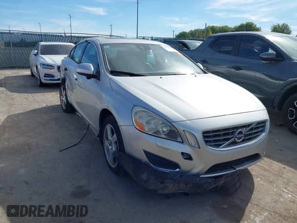 2012 Volvo S60 T5 с VIN YV1622FS4C2119410, выставлен на аукционе IAAI как лот 43118023 с пробегом 138 894 миль миль и . История ставок и продаж доступна на DreamBid. Изображение 1.