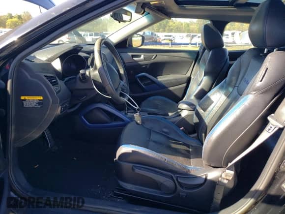 2013 Hyundai Veloster Turbo с VIN KMHTC6AE0DU110297, выставлен на аукционе Copart как лот 84737755 с пробегом 121 341 миль миль и Списание • Salvage title. История ставок и продаж доступна на DreamBid. Изображение 7.