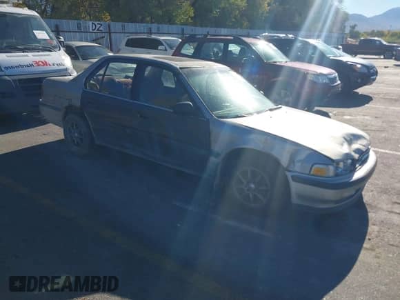 1991 Honda Accord EX z VIN JHMCB756XMC801180, wystawiony jako IAAI lot #43504248 z przebiegiem 268 067 mil mil oraz . Historia ofert i sprzedaży dostępna na DreamBid. Obrazek 1.