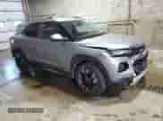 2023 Chevrolet TrailBlazer LT z VIN KL79MPSL2PB129574, wystawiony jako Copart lot #80586175 z przebiegiem 27 323 mil mil oraz Szkoda całkowita • Salvage title. Historia ofert i sprzedaży dostępna na DreamBid. Obrazek 4.