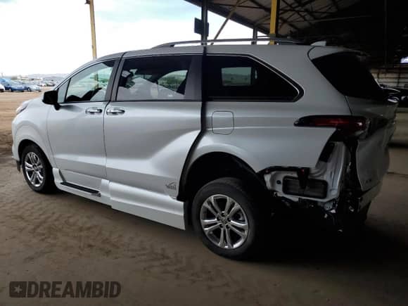 2023 Toyota Sienna Platinum с VIN 5TDESKFC4PS095831, выставлен на аукционе Copart как лот 55919975 с пробегом 6 626 миль миль и Списание • Salvage title. История ставок и продаж доступна на DreamBid. Изображение 2.