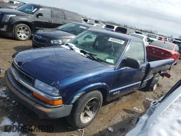 2002 Chevrolet S-10 LS with VIN 1GCCS14W728192517, listed as a Copart auction lot 48895535 with 94,854 mi miles and Salvage title. Bid and sale history available at DreamBid. Image 1.