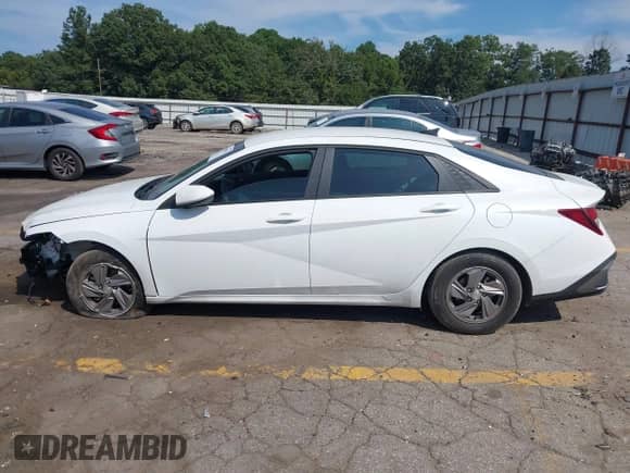 2025 Hyundai Elantra SE with VIN KMHLL4DG1SU900254, listed as a IAAI auction lot 43168870 with 22,446 mi miles and . Bid and sale history available at DreamBid. Image 14.