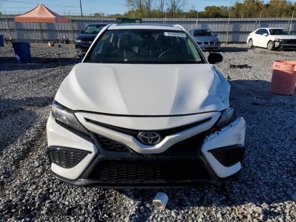 2023 Toyota Camry SE z VIN 4T1T11AK2PU153283, wystawiony jako Copart lot #82600845 z przebiegiem 42 960 mil mil oraz Szkoda całkowita • Salvage title. Historia ofert i sprzedaży dostępna na DreamBid. Obrazek 5.