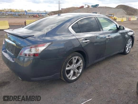 2012 Nissan Maxima SV z VIN 1N4AA5AP6CC833515, wystawiony jako IAAI lot #43527151 z przebiegiem 154 276 mil mil oraz . Historia ofert i sprzedaży dostępna na DreamBid. Obrazek 4.