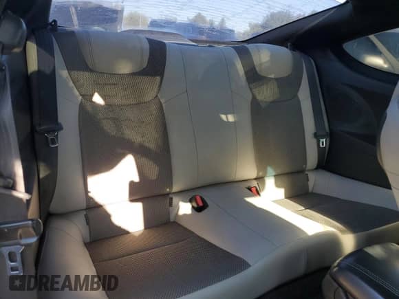 2014 Hyundai Genesis Coupe 2.0T z VIN KMHHT6KD5EU121471, wystawiony jako Copart lot #72702234 z przebiegiem 109 964 mil mil oraz Szkoda całkowita • Salvage title. Historia ofert i sprzedaży dostępna na DreamBid. Obrazek 10.