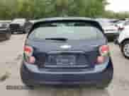 2016 Chevrolet Sonic LS z VIN 1G1JB6SG2G4150392, wystawiony jako Copart lot #81055645 z przebiegiem 61 076 mil mil oraz Szkoda całkowita • Salvage title. Historia ofert i sprzedaży dostępna na DreamBid. Obrazek 6.