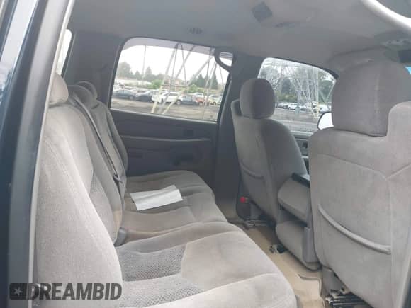 2004 Chevrolet Suburban LS z VIN 3GNGK26U54G243441, wystawiony jako IAAI lot #42706672 z przebiegiem 124 306 mil mil oraz . Historia ofert i sprzedaży dostępna na DreamBid. Obrazek 8.