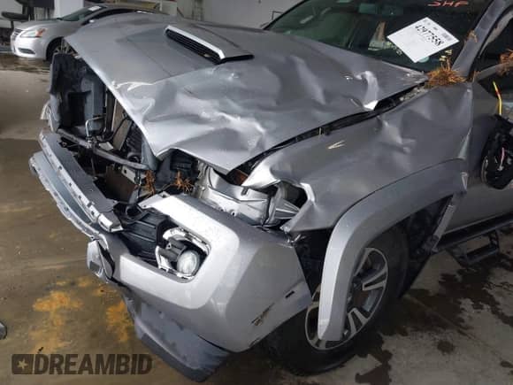 2017 Toyota Tacoma SR5 with VIN 5TFAZ5CN9HX031054, listed as a IAAI auction lot 42977558 with 150,662 mi miles and . Bid and sale history available at DreamBid. Image 6.