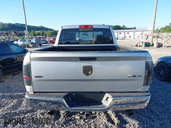 2009 Dodge 1500 SLT z VIN 1D3HV18T59S778912, wystawiony jako IAAI lot #43094256 z przebiegiem 152 716 mil mil oraz . Historia ofert i sprzedaży dostępna na DreamBid. Obrazek 16.
