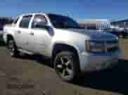 2010 Chevrolet Avalanche LT z VIN 3GNVKFE05AG288324, wystawiony jako Copart lot #81977634 z przebiegiem 146 072 mil mil oraz Szkoda całkowita • Salvage title. Historia ofert i sprzedaży dostępna na DreamBid. Obrazek 4.