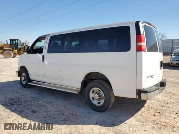 2009 Chevrolet Express Passenger z VIN 1GAHG35K091174631, wystawiony jako Copart lot #48805605 z przebiegiem 210 060 mil mil oraz Szkoda całkowita • Salvage title. Historia ofert i sprzedaży dostępna na DreamBid. Obrazek 2.