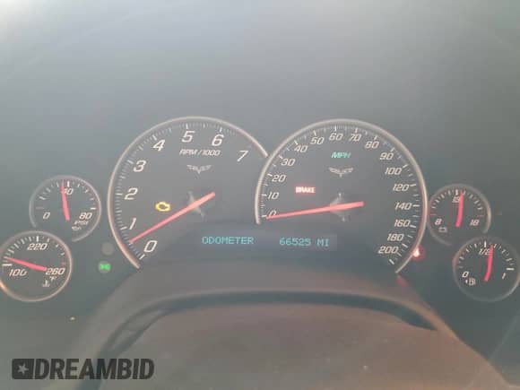 2011 Chevrolet Corvette Z16 Grand Sport 2LT с VIN 1G1YV3DW3B5111001, выставлен на аукционе Copart как лот 71705605 с пробегом 66 525 миль миль и Списание • Salvage title. История ставок и продаж доступна на DreamBid. Изображение 9.