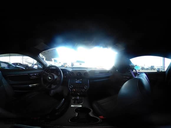 2016 Ford Mustang V6 z VIN 1FA6P8AM3G5206714, wystawiony jako IAAI lot #43283378 z przebiegiem 129 876 mil mil oraz . Historia ofert i sprzedaży dostępna na DreamBid. Obrazek 18.