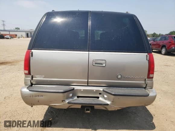 2000 Cadillac Escalade with VIN 1GYEK63R9YR197300, listed as a Copart auction lot 60026815 with 303,297 mi miles and Salvage title. Bid and sale history available at DreamBid. Image 6.