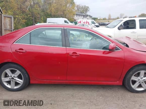 2013 Toyota Camry L z VIN 4T1BF1FK8DU713292, wystawiony jako IAAI lot #43498025 z przebiegiem 109 944 mil mil oraz . Historia ofert i sprzedaży dostępna na DreamBid. Obrazek 14.