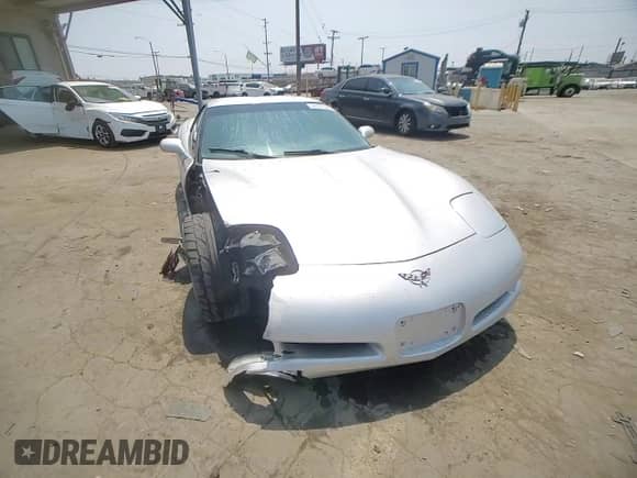2003 Chevrolet Corvette Z06 z VIN 1G1YY12S935105216, wystawiony jako Copart lot #68721585 z przebiegiem 99 972 mil mil oraz Szkoda całkowita • Salvage title. Historia ofert i sprzedaży dostępna na DreamBid. Obrazek 13.