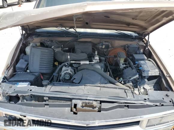 1997 Chevrolet Silverado 1500 z VIN 1GCEC14W6VZ253733, wystawiony jako Copart lot #66991994 z przebiegiem 261 797 mil mil oraz Szkoda całkowita • Salvage title. Historia ofert i sprzedaży dostępna na DreamBid. Obrazek 11.
