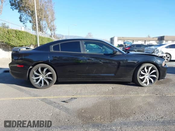 2013 Dodge Charger RT z VIN 2C3CDXCT6DH693341, wystawiony jako IAAI lot #41414225 z przebiegiem 138 031 mil mil oraz . Historia ofert i sprzedaży dostępna na DreamBid. Obrazek 13.