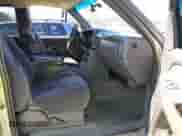 2003 GMC Sierra 1500 SLT z VIN 1GTEK19TX3E107129, wystawiony jako IAAI lot #41747356 z przebiegiem 267 536 mil mil oraz . Historia ofert i sprzedaży dostępna na DreamBid. Obrazek 5.