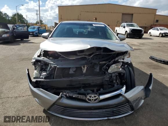 2015 Toyota Camry LE z VIN 4T1BF1FK3FU490078, wystawiony jako Copart lot #82317675 z przebiegiem 203 535 mil mil oraz Szkoda całkowita • Salvage title. Historia ofert i sprzedaży dostępna na DreamBid. Obrazek 5.