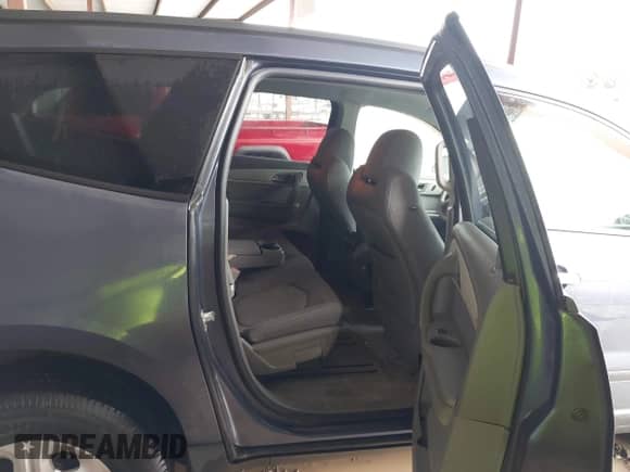 2014 Chevrolet Traverse LS z VIN 1GNKVFED3EJ311343, wystawiony jako IAAI lot #42963640 z przebiegiem 202 272 mil mil oraz . Historia ofert i sprzedaży dostępna na DreamBid. Obrazek 8.