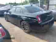 2018 Chrysler 300 S с VIN 2C3CCABG4JH239945, выставлен на аукционе IAAI как лот 42469052 с пробегом 84 412 миль миль и . История ставок и продаж доступна на DreamBid. Изображение 3.