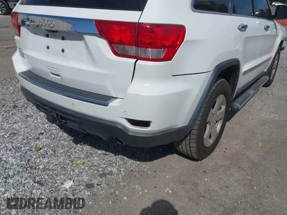 2013 Jeep Grand Cherokee Limited z VIN 1C4RJFBG8DC556272, wystawiony jako IAAI lot #43352592 z przebiegiem 118 793 mil mil oraz . Historia ofert i sprzedaży dostępna na DreamBid. Obrazek 17.