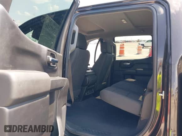 2020 Chevrolet Silverado 1500 Custom z VIN 1GCPWBEK0LZ157613, wystawiony jako IAAI lot #43247346 z przebiegiem 155 094 mil mil oraz . Historia ofert i sprzedaży dostępna na DreamBid. Obrazek 8.