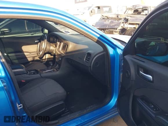2019 Dodge Charger SXT z VIN 2C3CDXBG6KH712259, wystawiony jako IAAI lot #42752755 z przebiegiem 72 537 mil mil oraz . Historia ofert i sprzedaży dostępna na DreamBid. Obrazek 5.