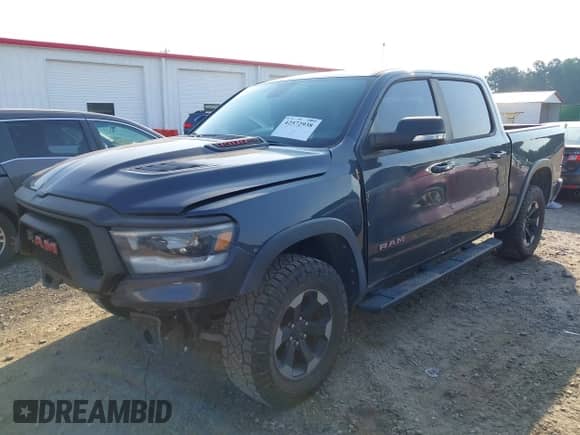 2019 Ram 1500 Rebel z VIN 1C6SRFLTXKN659501, wystawiony jako IAAI lot #42572938 z przebiegiem 96 124 mil mil oraz . Historia ofert i sprzedaży dostępna na DreamBid. Obrazek 18.