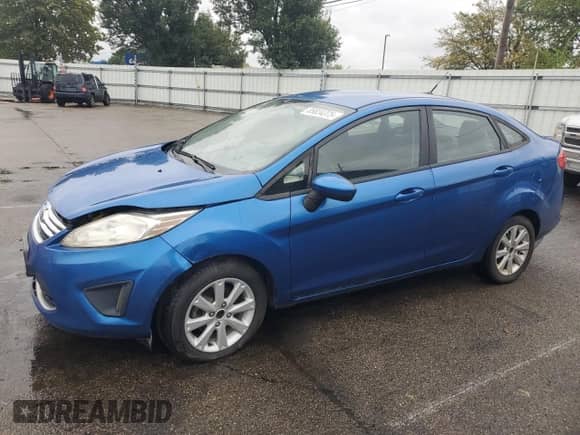 2011 Ford Fiesta SE z VIN 3FADP4BJ2BM118972, wystawiony jako Copart lot #85824375 z przebiegiem Nie podano mil oraz Szkoda całkowita • Salvage title. Historia ofert i sprzedaży dostępna na DreamBid. Obrazek 1.