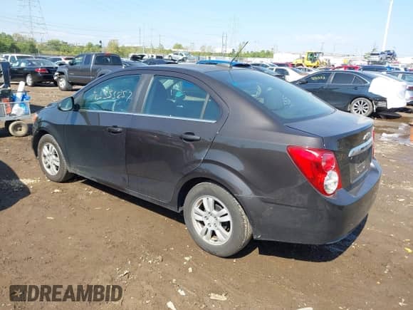 2016 Chevrolet Sonic LT с VIN 1G1JC5SH5G4179594, выставлен на аукционе IAAI как лот 43333857 с пробегом 142 638 миль миль и . История ставок и продаж доступна на DreamBid. Изображение 3.