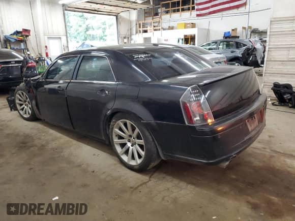 2006 Chrysler 300 C SRT-8 z VIN 2C3LA73W86H340377, wystawiony jako Copart lot #68520435 z przebiegiem 97 573 mil mil oraz Szkoda całkowita • Salvage title. Historia ofert i sprzedaży dostępna na DreamBid. Obrazek 2.