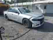 2015 Dodge Charger Police z VIN 2C3CDXAT6FH819185, wystawiony jako IAAI lot #43293118 z przebiegiem 155 475 mil mil oraz . Historia ofert i sprzedaży dostępna na DreamBid. Obrazek 1.