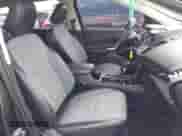 2018 Ford Escape SE z VIN 1FMCU9GD7JUC34463, wystawiony jako IAAI lot #43081579 z przebiegiem 85 940 mil mil oraz . Historia ofert i sprzedaży dostępna na DreamBid. Obrazek 5.