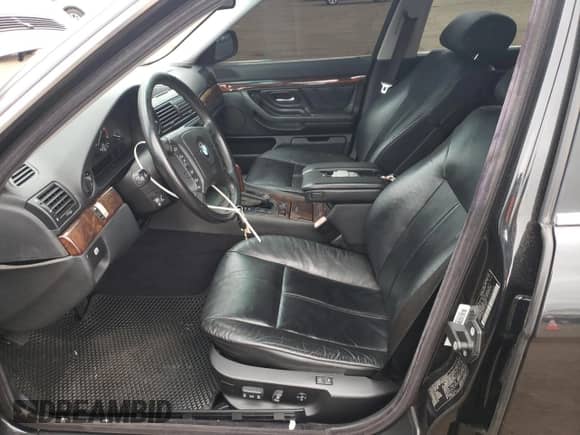 2001 BMW 7 Series 740iL z VIN WBAGH83431DP33588, wystawiony jako Copart lot #90679965 z przebiegiem Nie podano mil oraz Czysty tytuł • Clean title. Historia ofert i sprzedaży dostępna na DreamBid. Obrazek 7.