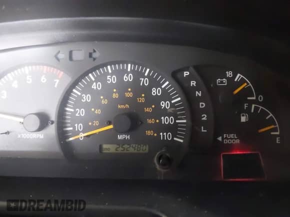 2004 Toyota Tundra SR5 z VIN 5TBBT44124S455471, wystawiony jako IAAI lot #43039381 z przebiegiem 252 480 mil mil oraz . Historia ofert i sprzedaży dostępna na DreamBid. Obrazek 7.