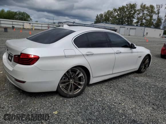 2016 BMW 5 Series 535d xDrive z VIN WBAFV3C58GD687510, wystawiony jako Copart lot #57519335 z przebiegiem 94 291 mil mil oraz Szkoda całkowita • Salvage title. Historia ofert i sprzedaży dostępna na DreamBid. Obrazek 3.