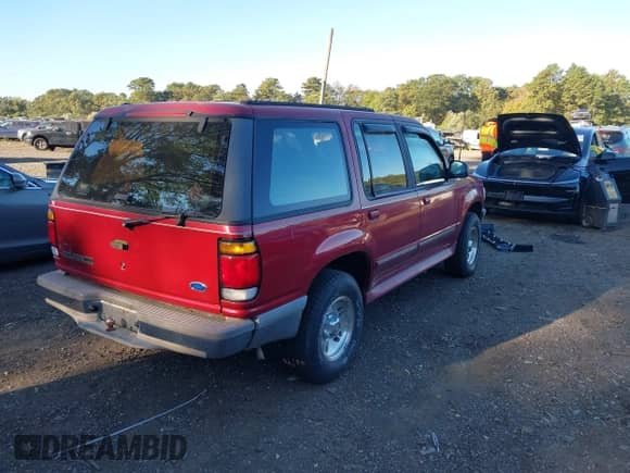 1996 Ford Explorer XL with VIN 1FMDU34X1TUA12018, listed as a IAAI auction lot 43330366 with 86,106 mi miles and . Bid and sale history available at DreamBid. Image 4.